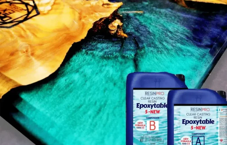 Υγρό γυαλί EPOXYTABLE 5 για χύτευση έως 5cm. Προϊόν του γνωστού Ιταλικού οίκου RESIN PRO. Απόλυτα ασφαλές, μη τοξικό και με εξαιρετικές ιδιότητες. Ιδανικό για κατασκευή τραπεζιών από ξύλο και ρητίνη.